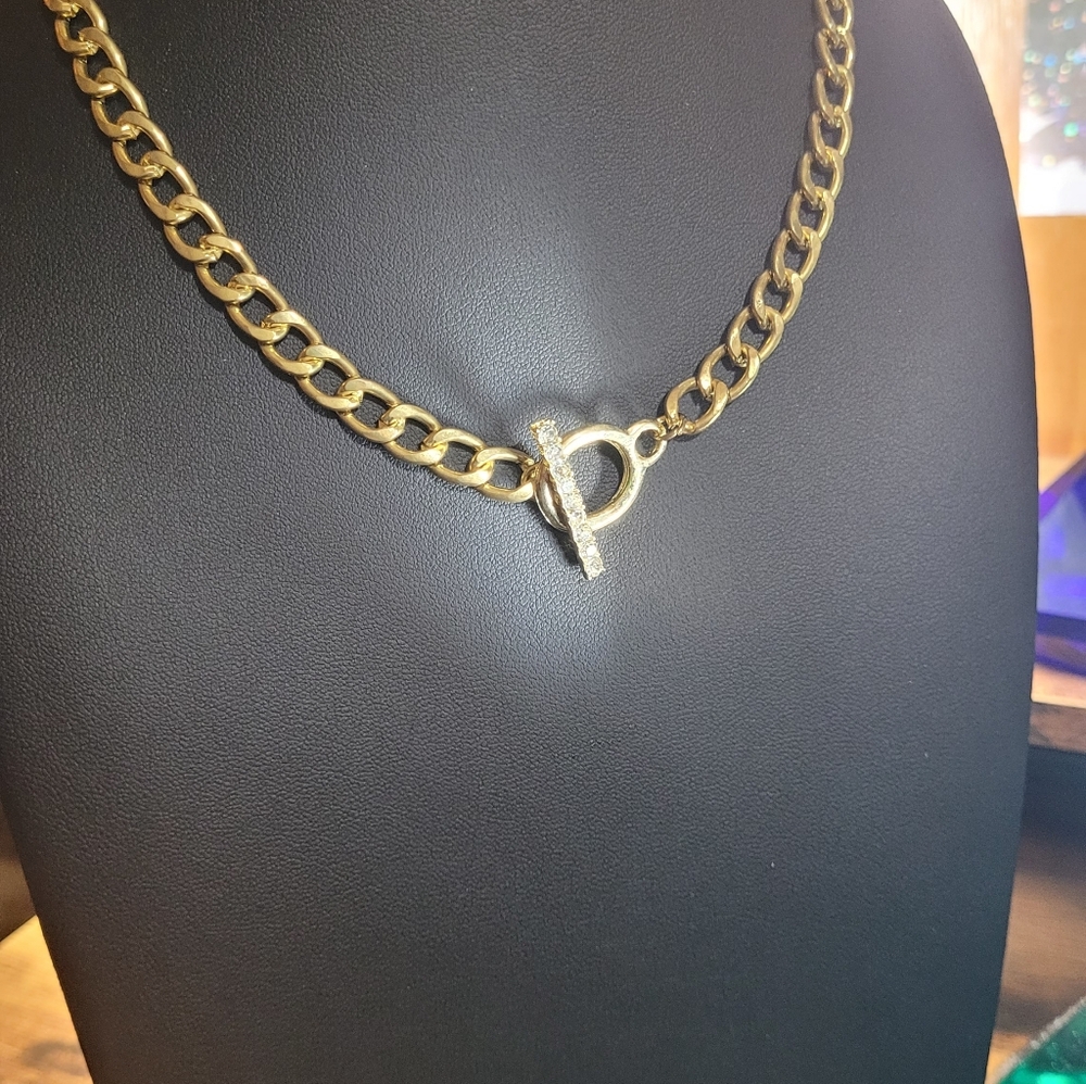 Gold Chunky Chain Link Necklace - Picture 3 of 11